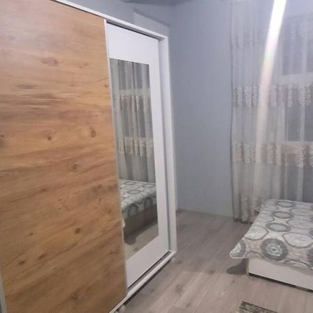 Lovely 2-Bedroom Apartment Skopje Exteriör bild