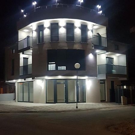 Lovely 2-Bedroom Apartment Skopje Exteriör bild