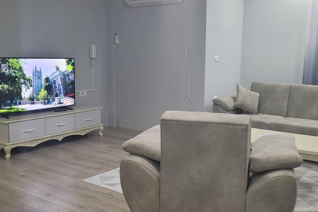 Lovely 2-Bedroom Apartment Skopje Exteriör bild